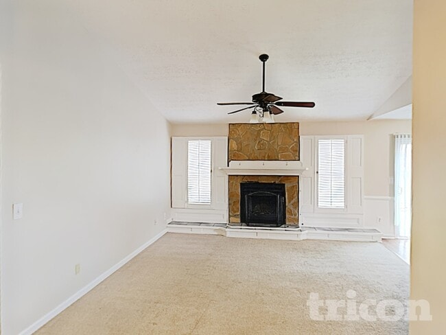 Photo - 2845 Spring Green Way