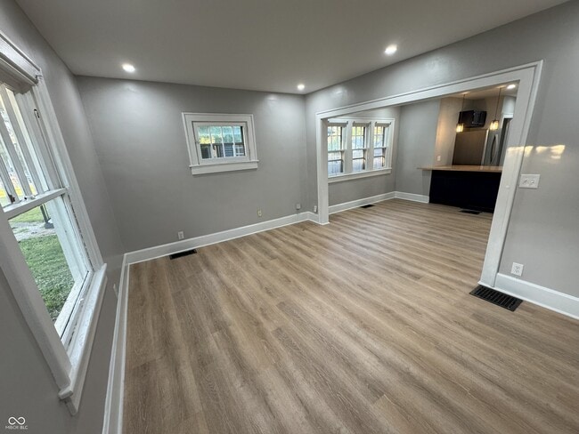 Photo - 4561 Winthrop Ave