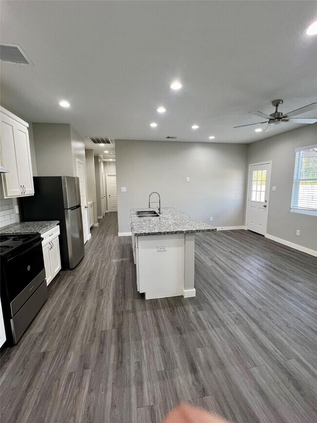 Photo - 9811 Leath St