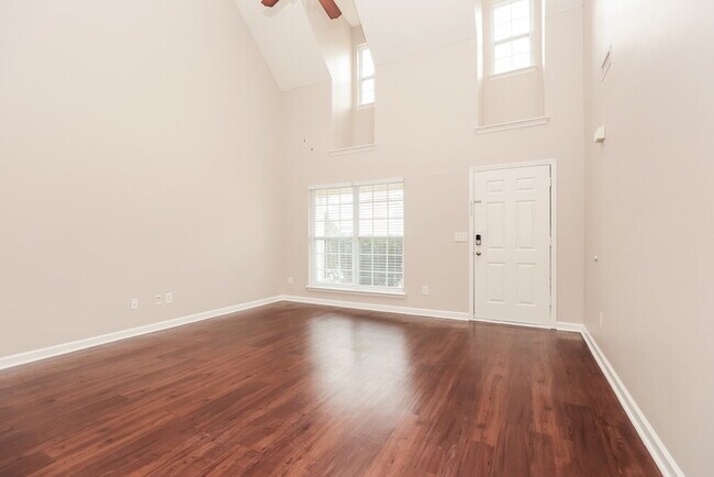 Photo - 1025 Lakewalk Dr