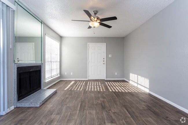 2HAB, 2BA - 832 ft²