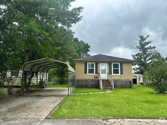 Building Photo - Cozy 3-Bedroom Home with Great Amenities!
