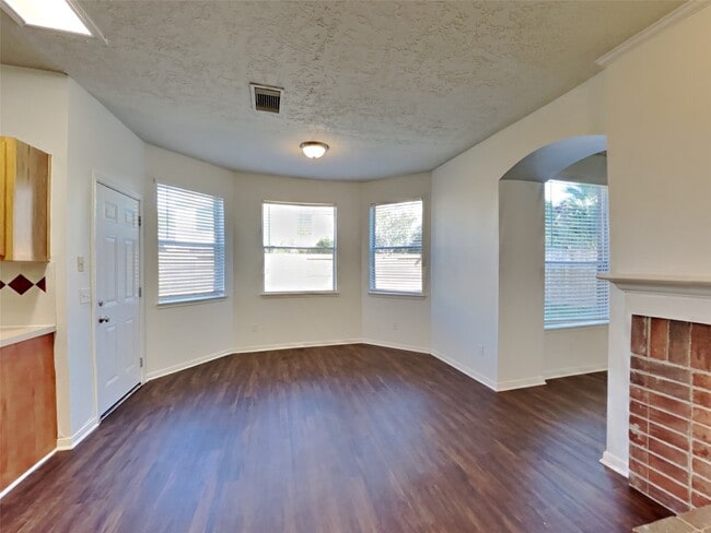 Photo - 2911 Linda Dr