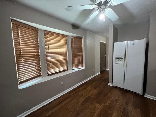 Photo - 121 Boardwalk Ln