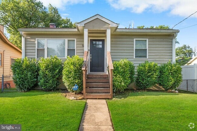 Building Photo - 5803 Ravenswood Rd Rental