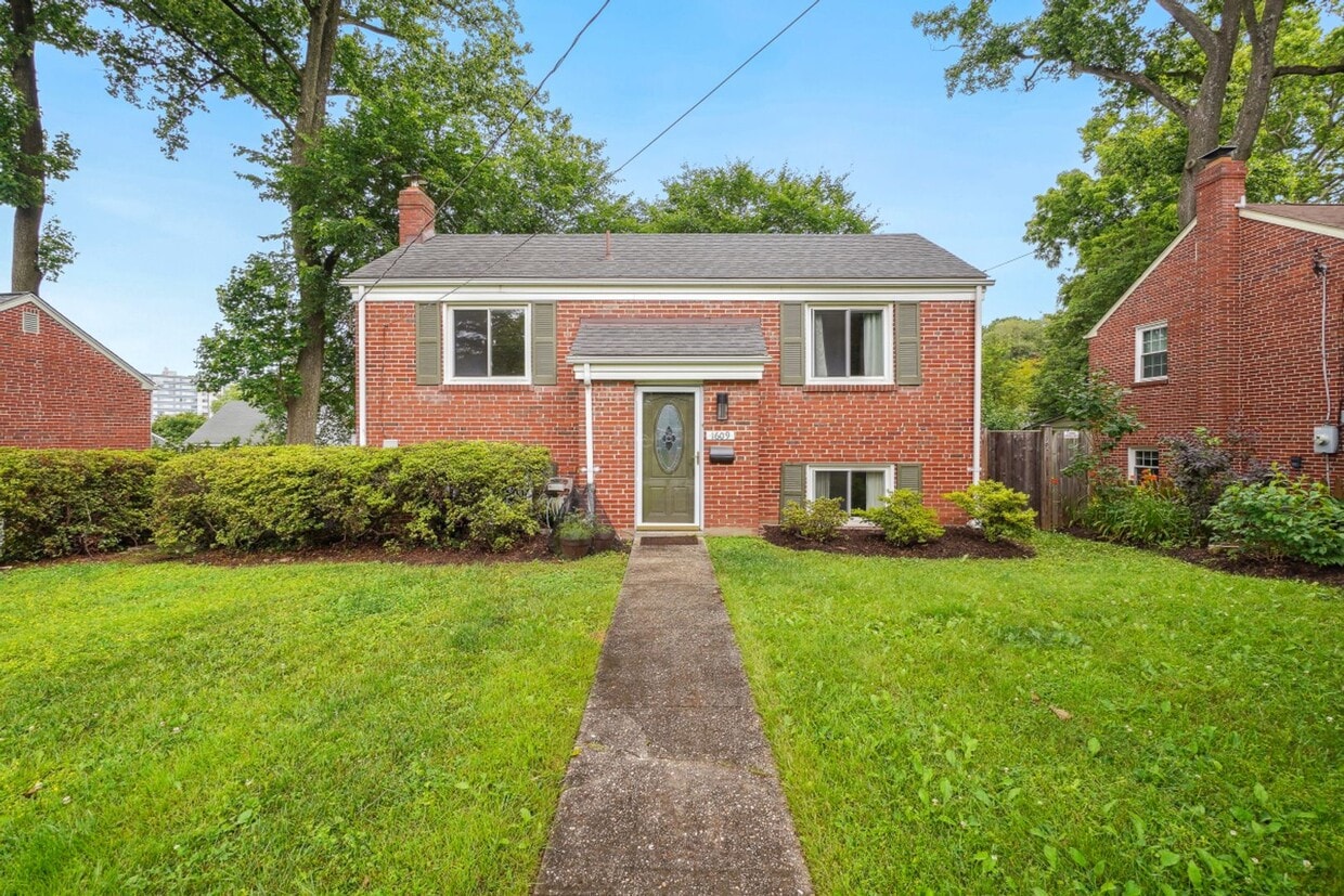 Just a Really Nice Home That's a Short Wal... - Just a Really Nice Home That's a Short Wal...