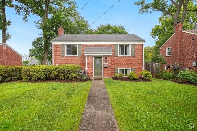 Building Photo - Just a Really Nice Home That's a Short Wal...