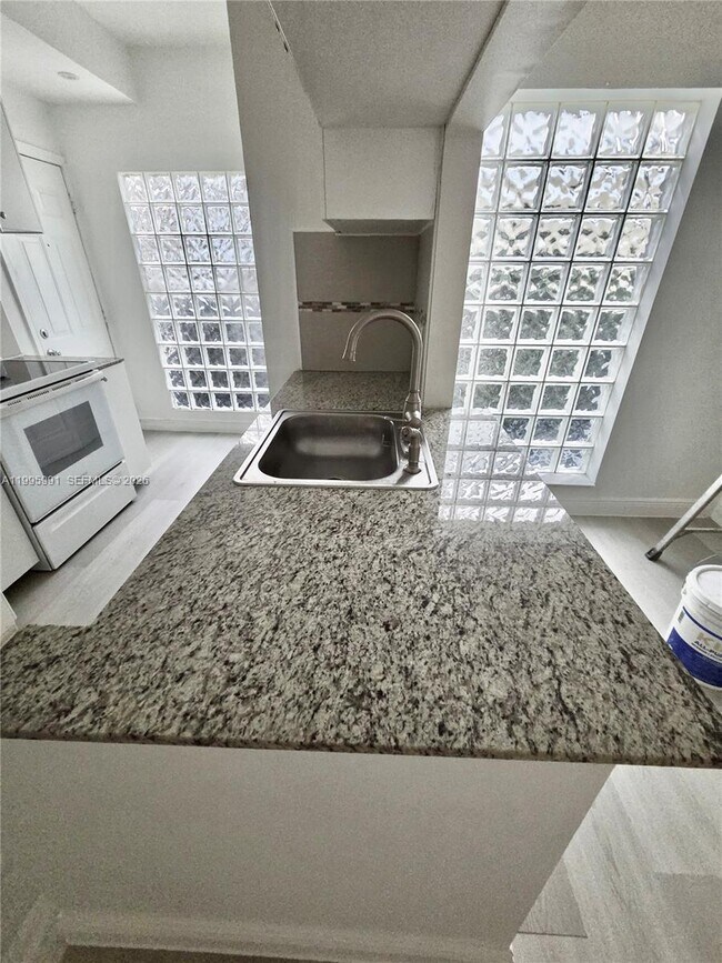 Photo - 568 SW 3rd St Unit Left 566