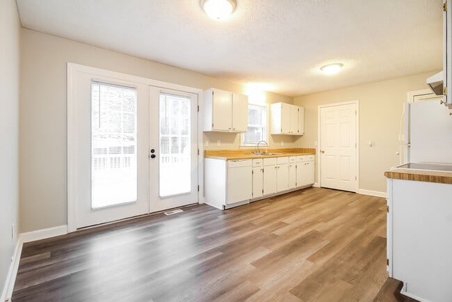 Photo - 242 Pearson Rd