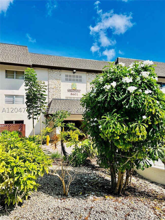 8601 SW 94th St Unit 105W