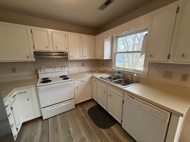 Photo - 1805 Lois Ct