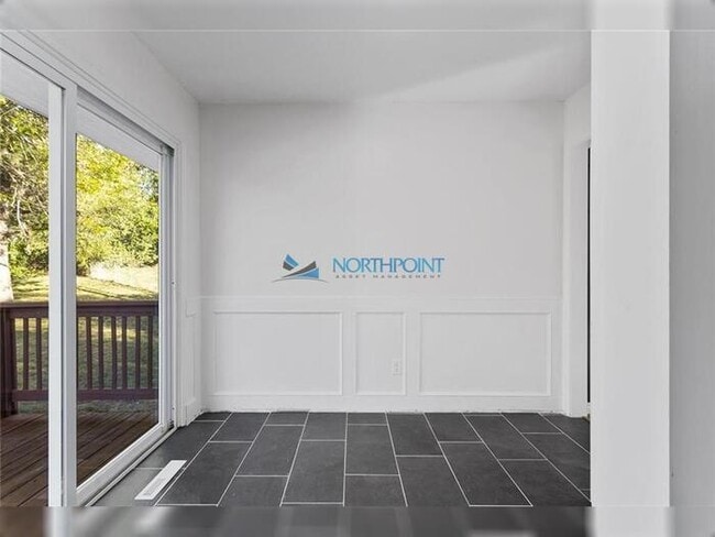 Photo - 4 bed, 2 bath, large backyard, SPECIALS AVAILABLE!