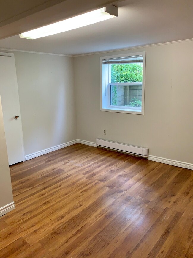 Photo - 169 University Ave