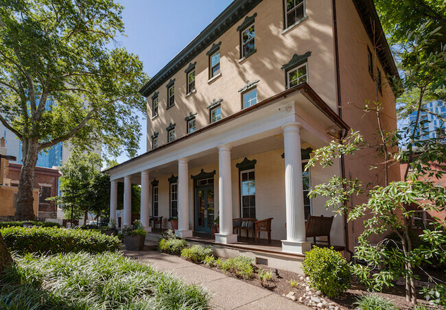 Building Photo - Quaker Court Rental