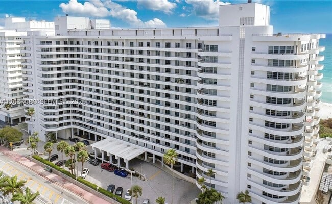 Building Photo - 5555 Collins Ave Unit 9V