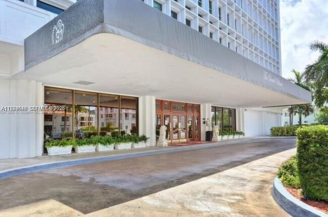 Photo - 700 Biltmore Way Unit 1112