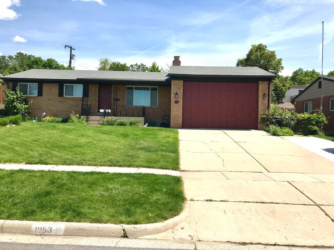 1953 S Davis Blvd Unidad 3000 SF House