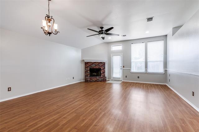 Photo - 704 Fleming St