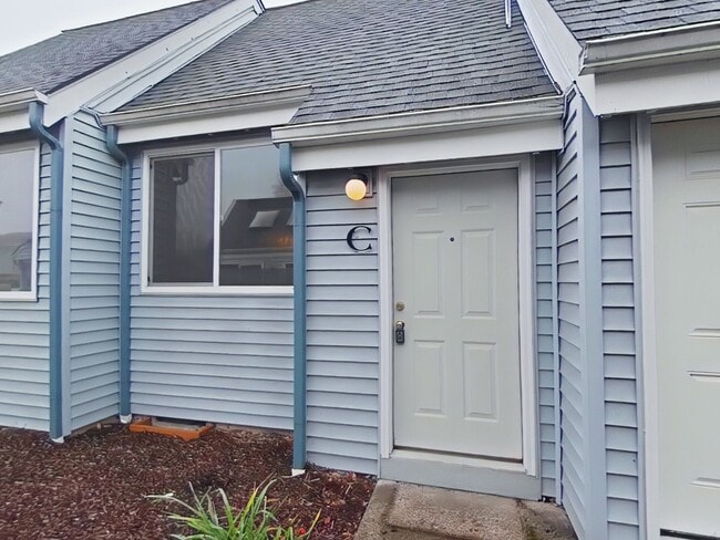 Building Photo - Cozy  1 Bedroom Townhouse ~ South Corvallis