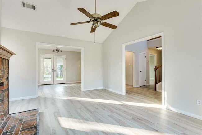 Photo - 2304 Willow Way