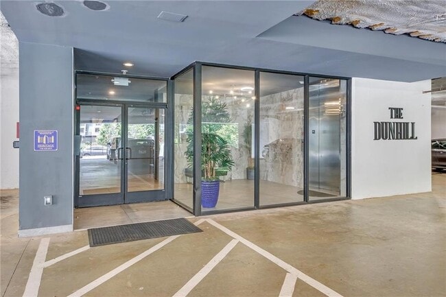 Building Photo - 6890 Peachtree Dunwoody Rd Unit 104 Rental