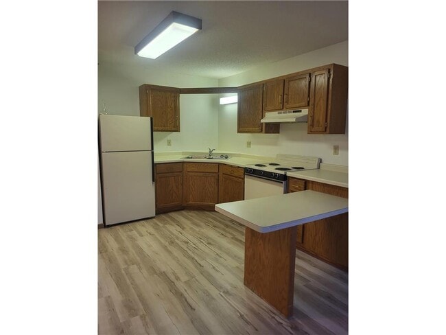 Building Photo - 609 Main St S Unit 3