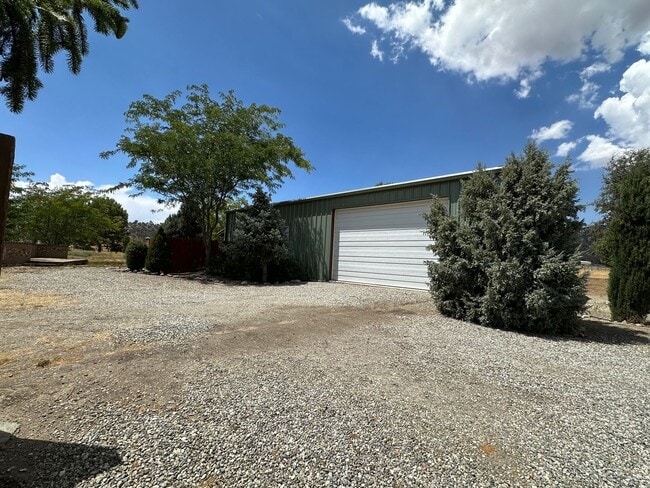 Photo - Furnished Studio READY NOW! electricity in...