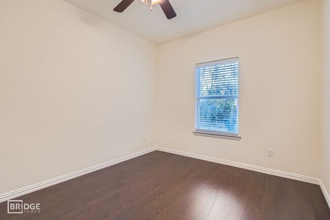 Photo - 1341 Lakecrest Ln