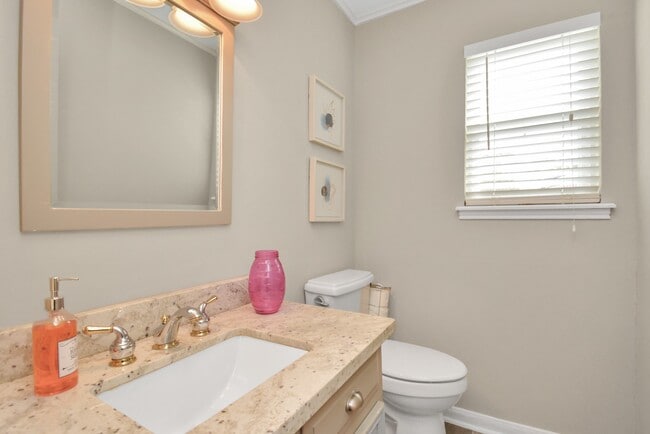 Photo - 1807 Saddlecreek Dr