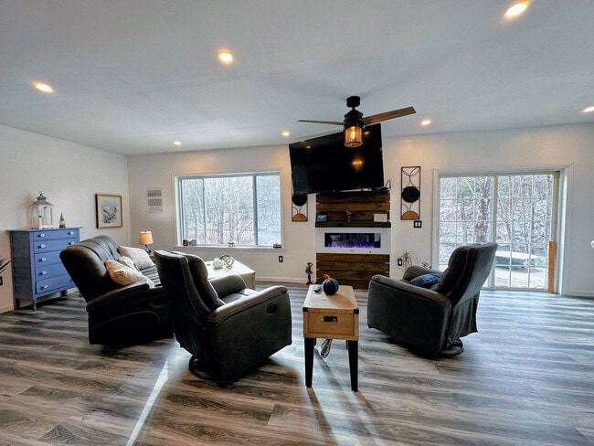 Building Photo - 37 Pike Ave Unit ID1248428P Rental