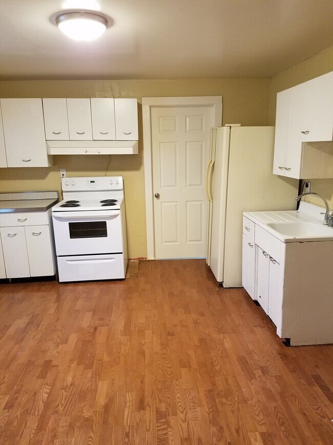 Photo - 3 bedroom 1 bathroom house in Edmond with central heat and air conditioning and washer/dryer hookup