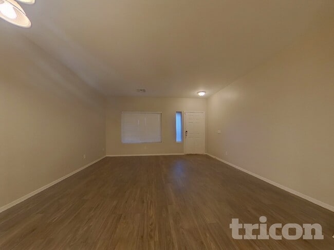 Photo - 11638 W Jackson St