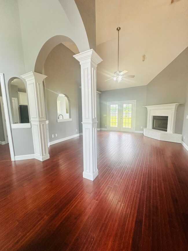 Photo - 709 Loudon Hill Dr