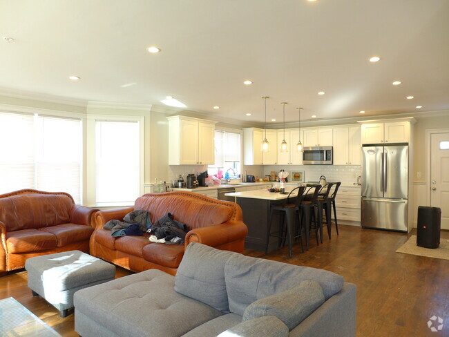 Building Photo - 32 Guild St Unit 1 Rental
