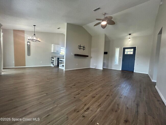 Photo - 615-617 7 Gables Cir SE