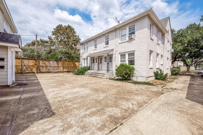 Photo - 1111 Banks St Unidad 3