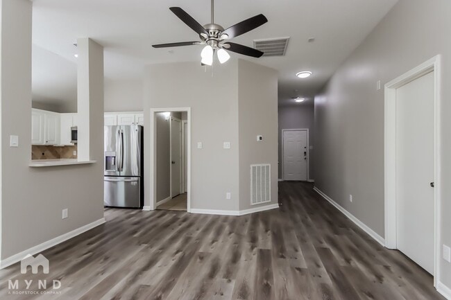 Photo - 234 Hartford Ln