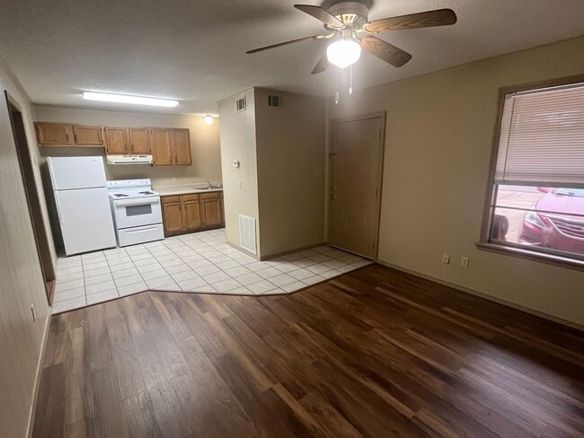 Photo - 702-708 E 11th ST Unit 706