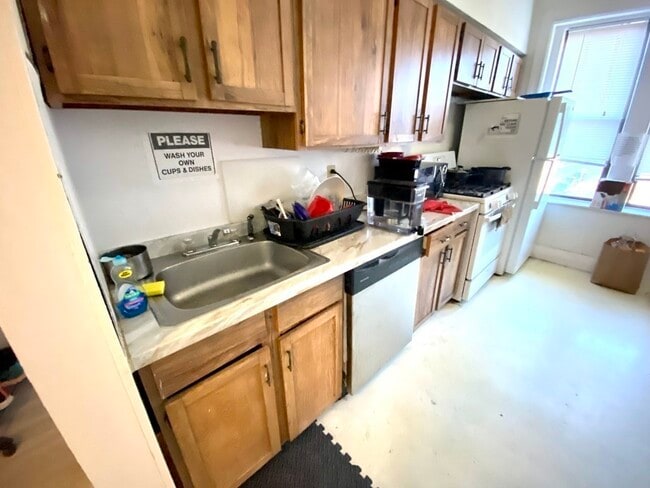 Building Photo - 18 Glenville Ave Unit 3