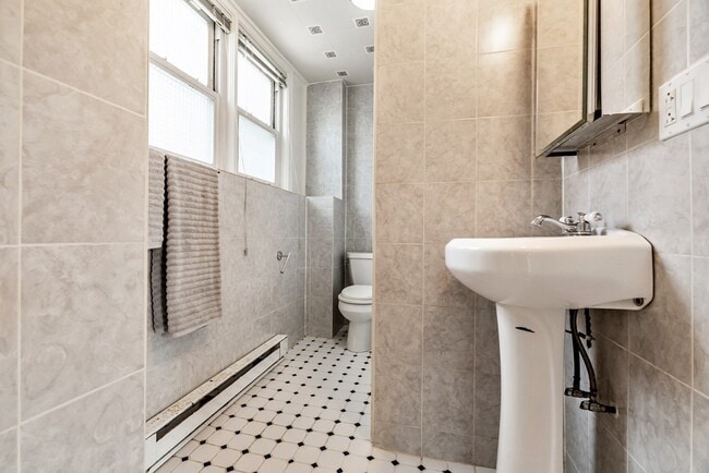 Photo - 32 Magoun St Unidad 2