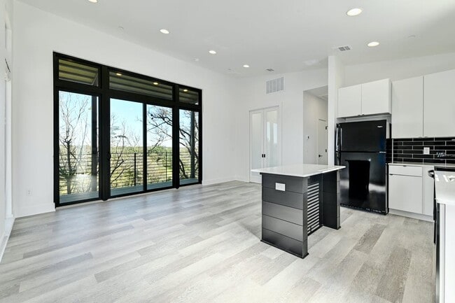 Open kitchen/living
