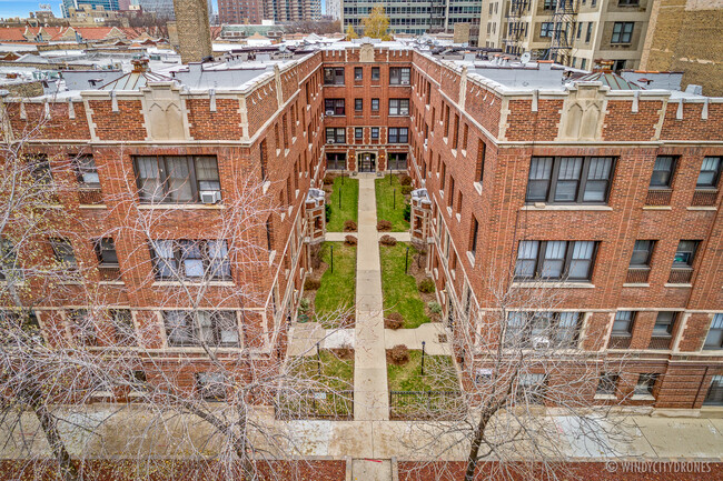 512-20 W. Cornelia - 512-20 W. Cornelia Apartments