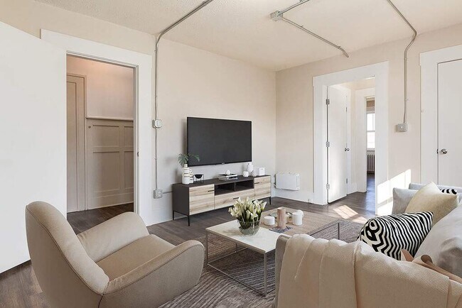 Photo - Marilyn Court