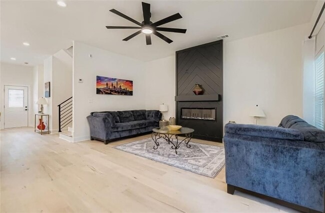 Photo - 854 Smith St SW