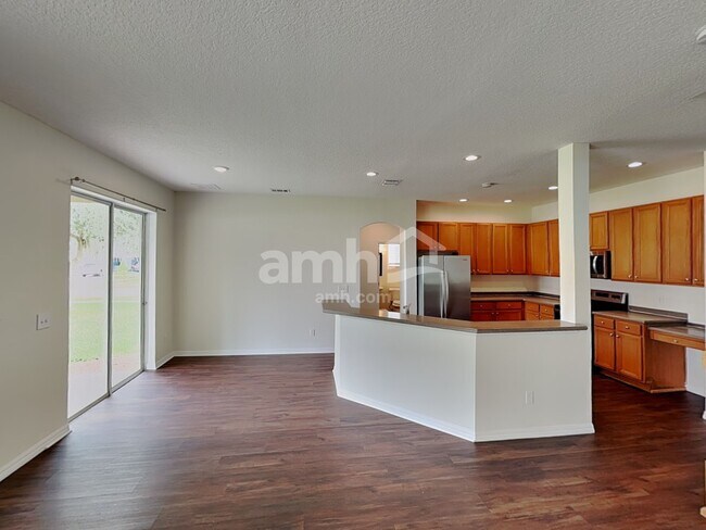 Photo - 2300 Treetop Ln