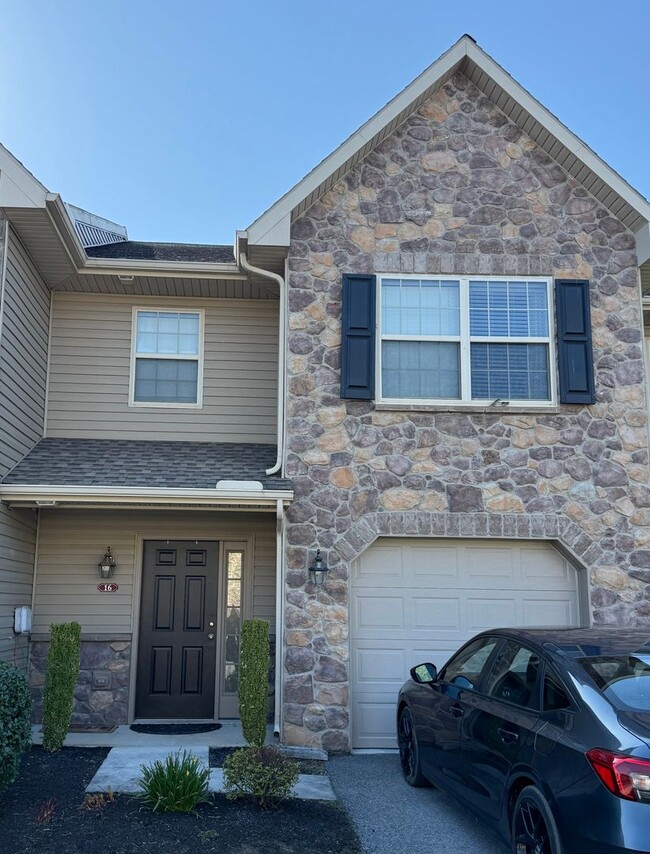 Building Photo - FOR RENT-Available Now! 3 Bed / 2.5 Bath Town-home