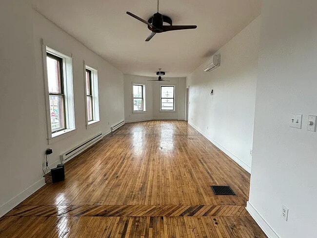 Building Photo - 601 S 6th St