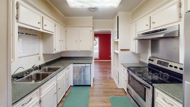 Photo - 2309 Oxford St