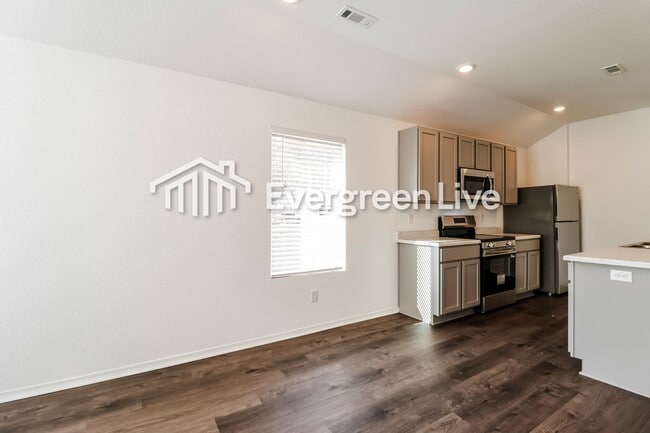 Photo - 185 Sarah Alyse Ln