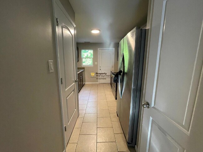 Photo - Modern 2 Bed Apartment with Spacious Layou...